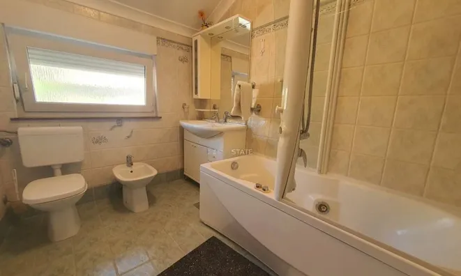 Недвижимость Three-room apartment in the city center: 18