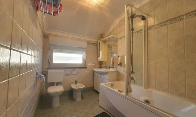 Недвижимость Three-room apartment in the city center: 19