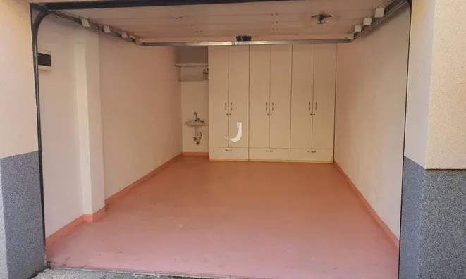 Недвижимость Three-room apartment in the city center: 22