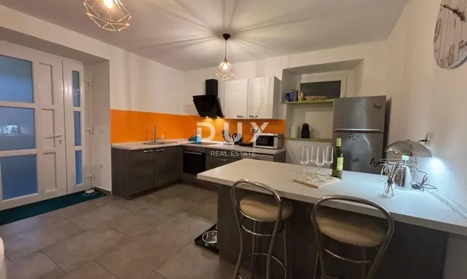 Недвижимость Three-room apartment in the center: 3