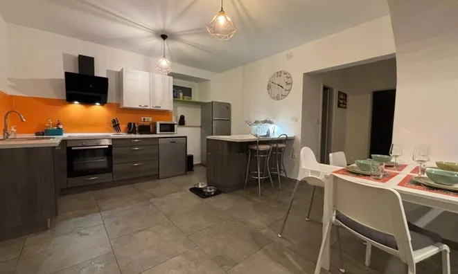 Недвижимость Three-room apartment in the center: 5