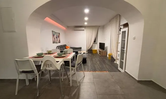 Недвижимость Three-room apartment in the center: 6