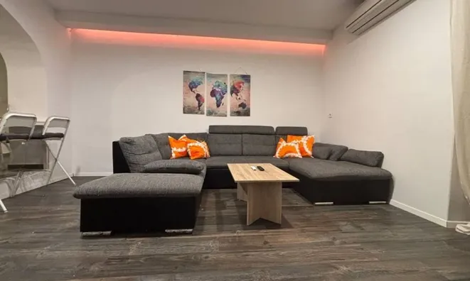Недвижимость Three-room apartment in the center: 7