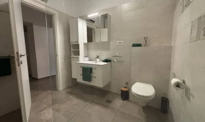 Недвижимость Three-room apartment in the center: 10