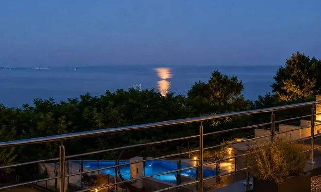 Недвижимость Two-room apartment in the center: 14