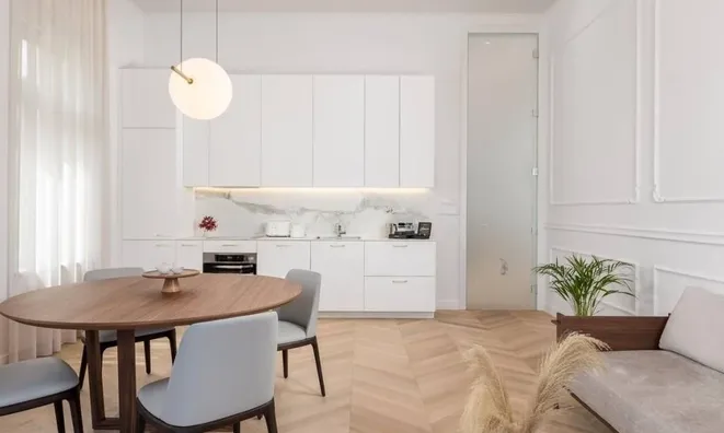 Недвижимость Двухкомнатная квартира Центр: 4
