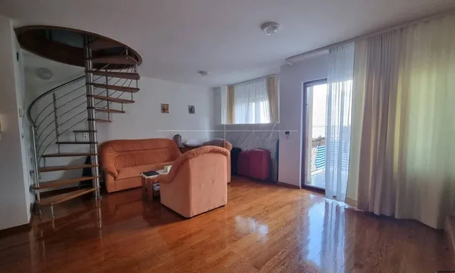Недвижимость Four-room apartment: 3