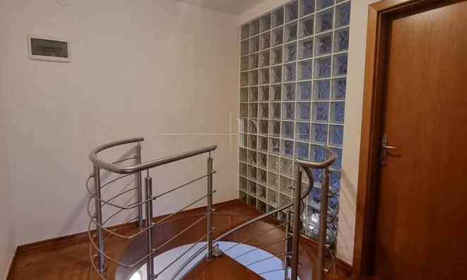 Недвижимость Four-room apartment: 4