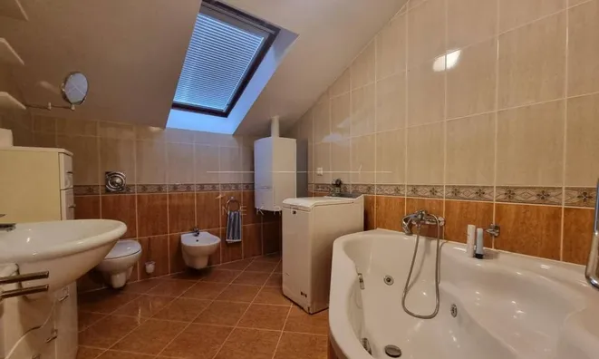 Недвижимость Four-room apartment: 8