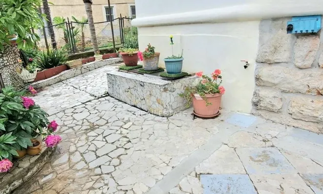 Недвижимость Two-room apartment Downtown: 2