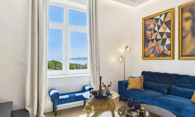 Недвижимость Three-room apartment in the city center: 2