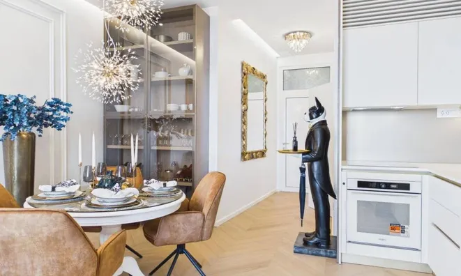 Недвижимость Three-room apartment in the city center: 6