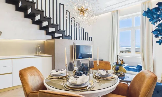 Недвижимость Three-room apartment in the city center: 7