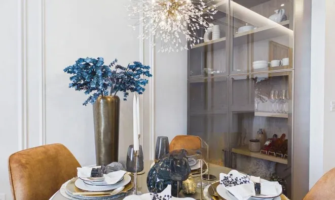 Недвижимость Three-room apartment in the city center: 8
