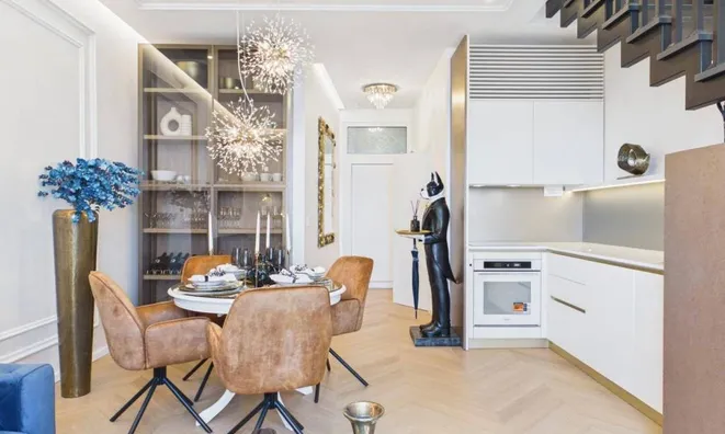 Недвижимость Three-room apartment in the city center: 10