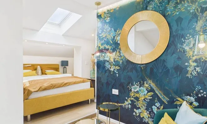 Недвижимость Three-room apartment in the city center: 12