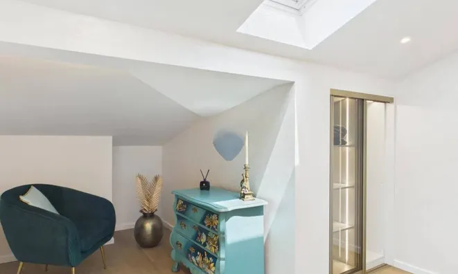 Недвижимость Three-room apartment in the city center: 15