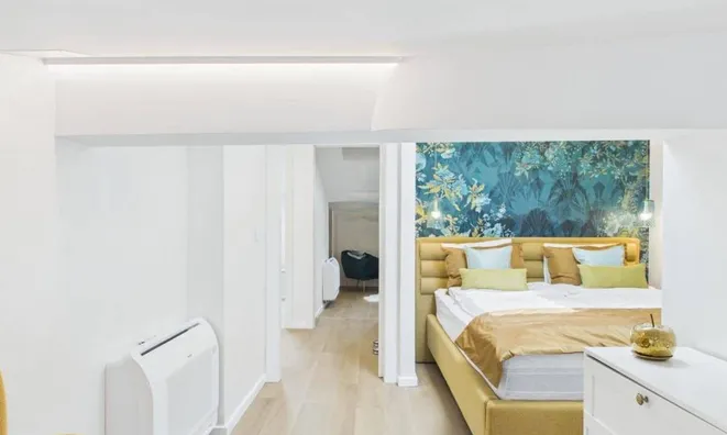 Недвижимость Three-room apartment in the city center: 17