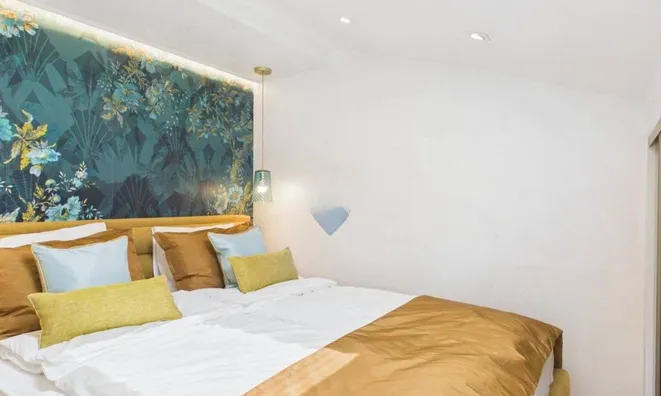 Недвижимость Three-room apartment in the city center: 18