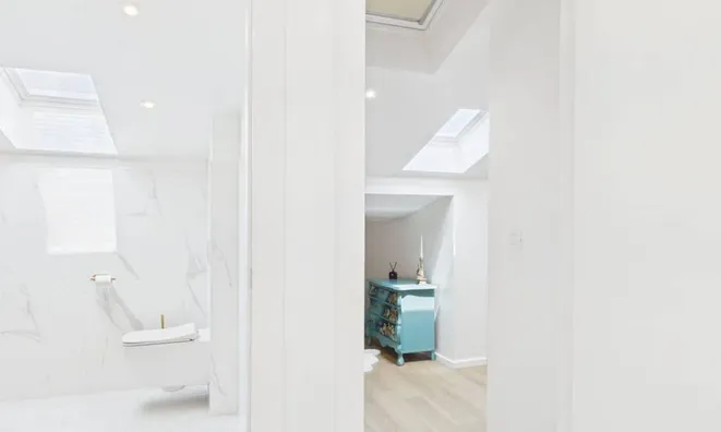 Недвижимость Three-room apartment in the city center: 21