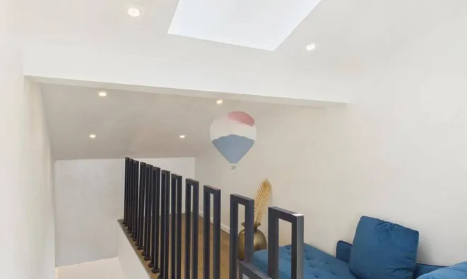 Недвижимость Three-room apartment in the city center: 23