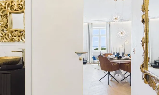 Недвижимость Three-room apartment in the city center: 24