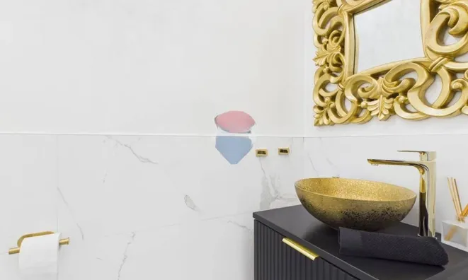 Недвижимость Three-room apartment in the city center: 25