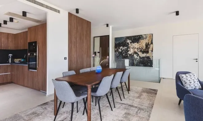 Недвижимость Four-room apartment in the center: 6