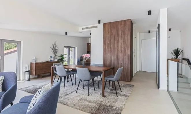 Недвижимость Four-room apartment in the center: 7