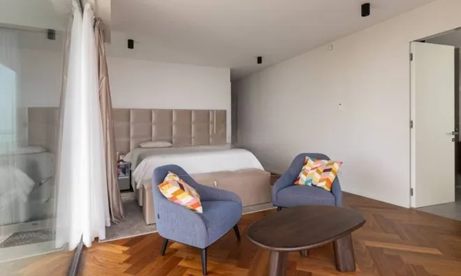Недвижимость Four-room apartment in the center: 8