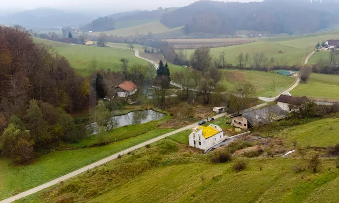 Недвижимость House in Upper Kungota: 1