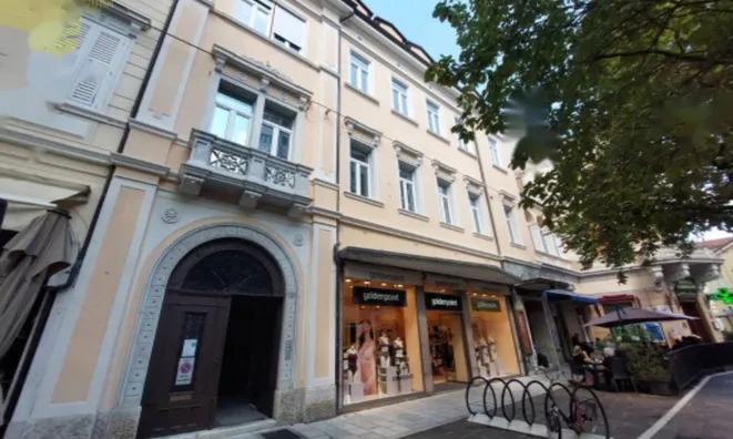 Недвижимость Трехкомнатная квартира, центр: 11