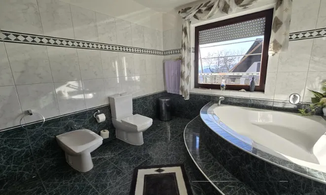 Недвижимость Remshnik Estate, Farm.: 7