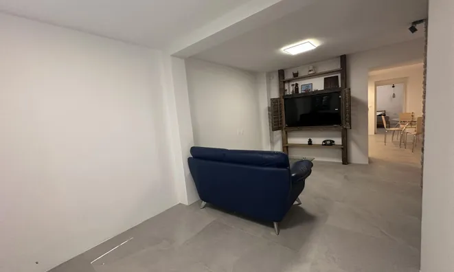 Недвижимость Three-room apartment in Izola: 14