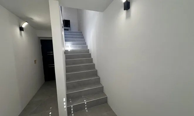 Недвижимость Three-room apartment in Izola: 22