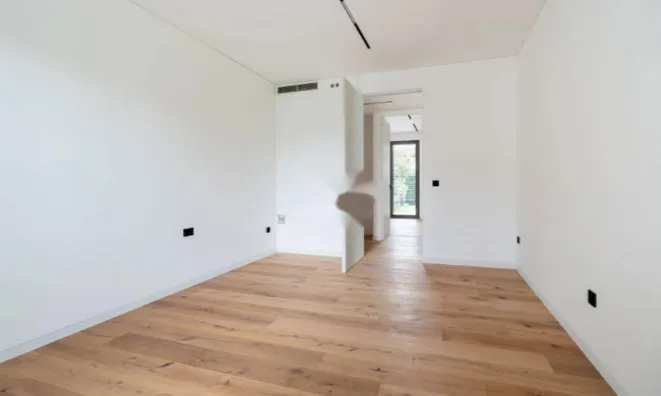 Недвижимость Четырехкомнатная квартира Бежиград: 81