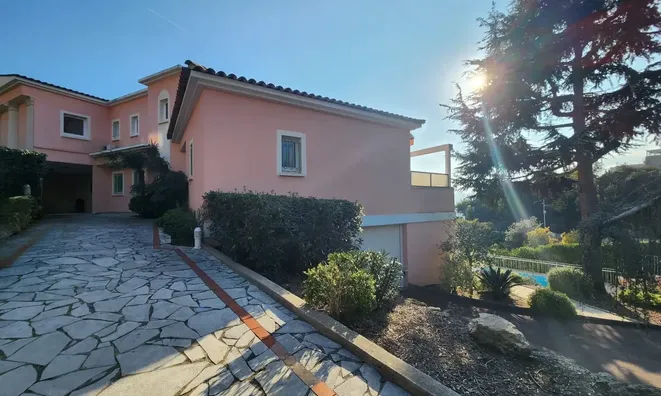 Недвижимость Villa La Bocca: 11
