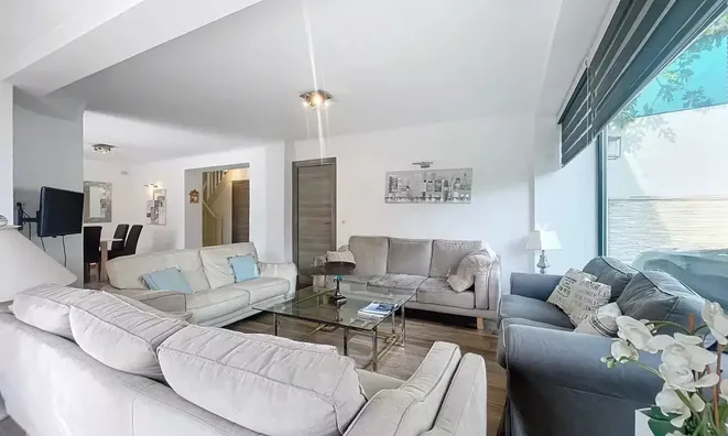 Недвижимость Villa Petit Juas: 2