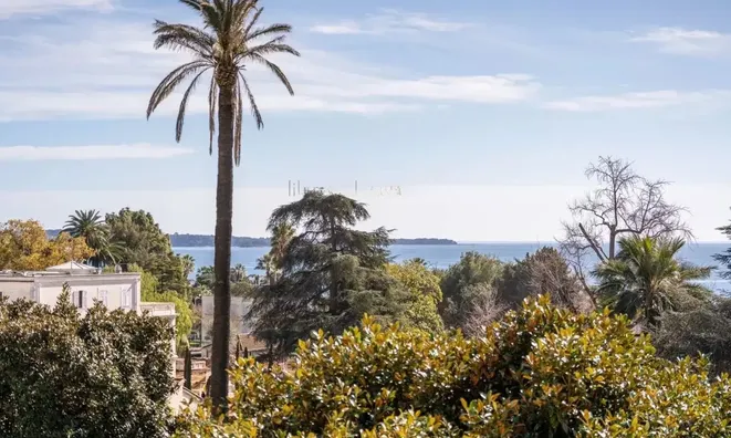Недвижимость Villa Croix des Gardes: 1