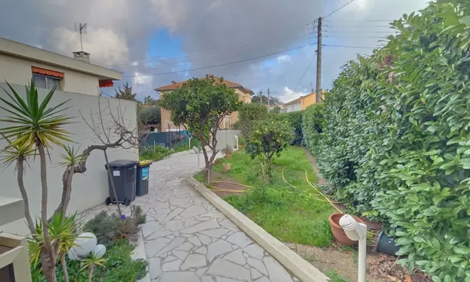 Недвижимость Villa Petit Juas: 1