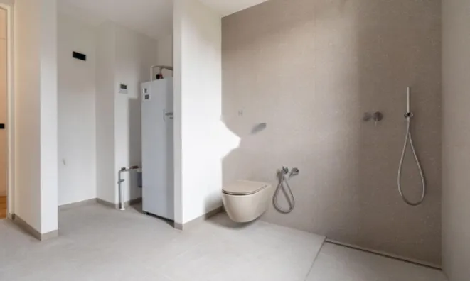 Недвижимость Четырехкомнатная квартира Бежиград: 106