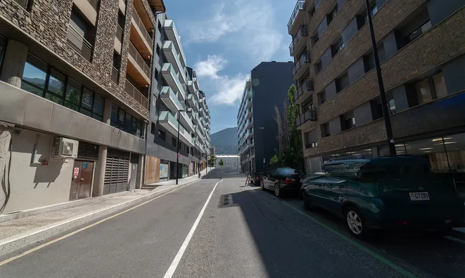 Недвижимость Apartment for sale in Andorra la Vella with 3 bedrooms: 25