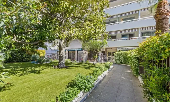 Недвижимость Property Type: Apartment  
Location: Cannes, Centre-ville  

Apartment Cannes Central: 10