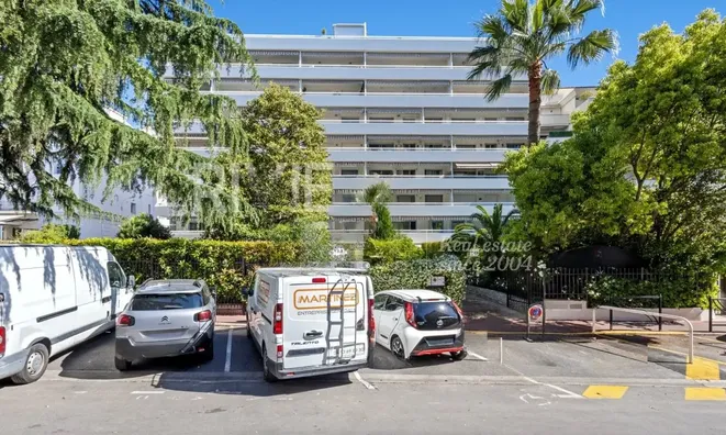 Недвижимость Property Type: Apartment  
Location: Cannes, Centre-ville  

Apartment Cannes Central: 11