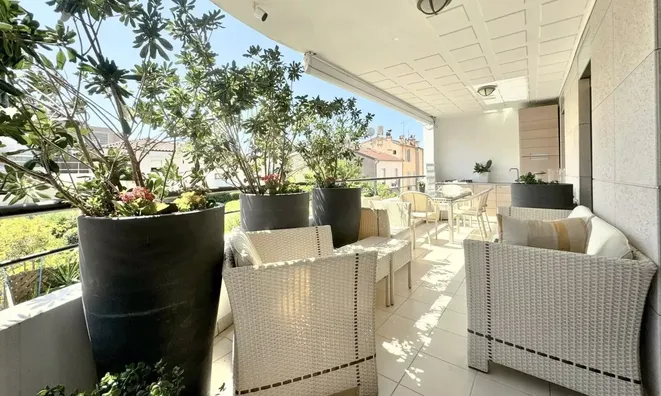 Недвижимость Villa Croix des Gardes: 2