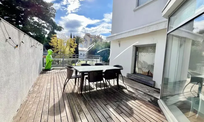 Недвижимость Villa République Cannes: 1