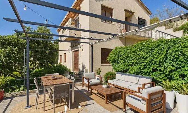 Недвижимость Villa Croix des Gardes: 1