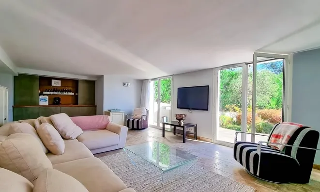 Недвижимость Villa Croix des Gardes: 13