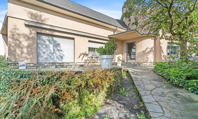 Недвижимость House 4 bedrooms for sale in Strassen: 1