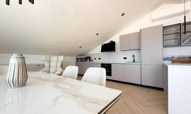 Недвижимость Четырёхкомнатная квартира в центре Опатии: 12